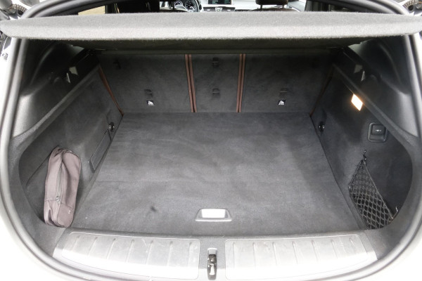 BMW X2 sDrive20i High Executive 190 PK | Panorama dak | Stoelverwarming | Vol lederen bekleding | CarPlay| Elektrische klep | LED verlichting | Lichtmetalen velgen | Achteruitrijcamera |