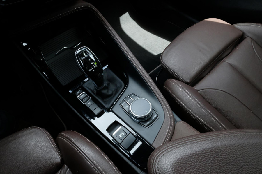 BMW X2 sDrive20i High Executive 190 PK | Panorama dak | Stoelverwarming | Vol lederen bekleding | CarPlay| Elektrische klep | LED verlichting | Lichtmetalen velgen | Achteruitrijcamera |