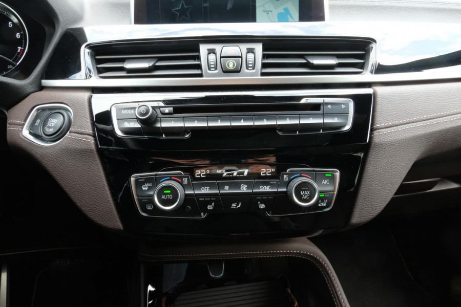 BMW X2 sDrive20i High Executive 190 PK | Panorama dak | Stoelverwarming | Vol lederen bekleding | CarPlay| Elektrische klep | LED verlichting | Lichtmetalen velgen | Achteruitrijcamera |