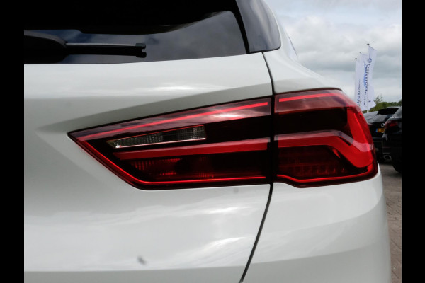BMW X2 sDrive20i High Executive 190 PK | Panorama dak | Stoelverwarming | Vol lederen bekleding | CarPlay| Elektrische klep | LED verlichting | Lichtmetalen velgen | Achteruitrijcamera |
