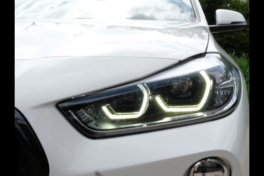 BMW X2 sDrive20i High Executive 190 PK | Panorama dak | Stoelverwarming | Vol lederen bekleding | CarPlay| Elektrische klep | LED verlichting | Lichtmetalen velgen | Achteruitrijcamera |