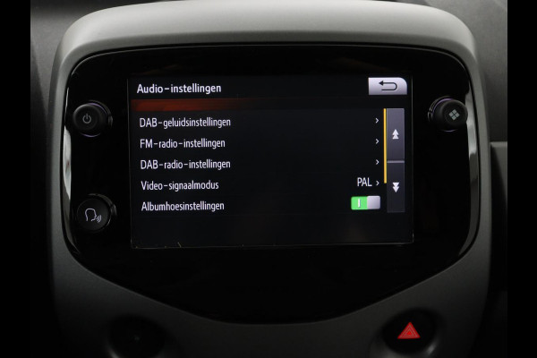 Toyota Aygo 1.0 VVT-i x-joy | Trekhaak | Carplay | DAB | Camera | Automaat | Climate control | Cruise control | LED