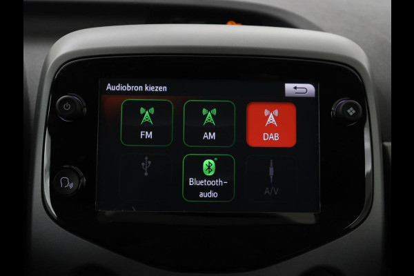 Toyota Aygo 1.0 VVT-i x-joy | Trekhaak | Carplay | DAB | Camera | Automaat | Climate control | Cruise control | LED