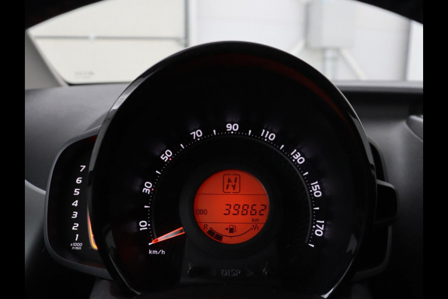 Toyota Aygo 1.0 VVT-i x-joy | Trekhaak | Carplay | DAB | Camera | Automaat | Climate control | Cruise control | LED