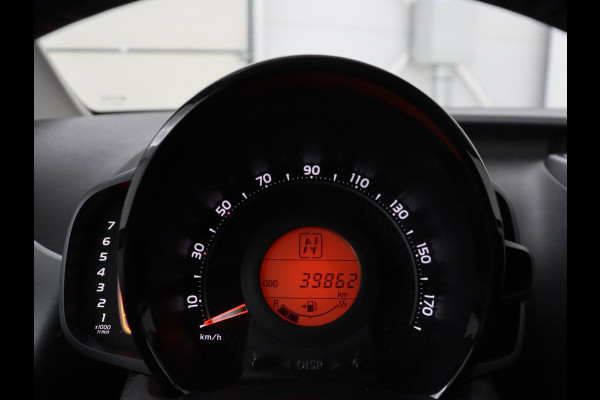 Toyota Aygo 1.0 VVT-i x-joy | Trekhaak | Carplay | DAB | Camera | Automaat | Climate control | Cruise control | LED