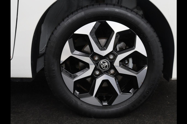 Toyota Aygo 1.0 VVT-i x-joy | Trekhaak | Carplay | DAB | Camera | Automaat | Climate control | Cruise control | LED