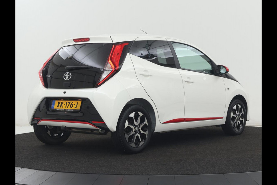 Toyota Aygo 1.0 VVT-i x-joy | Trekhaak | Carplay | DAB | Camera | Automaat | Climate control | Cruise control | LED
