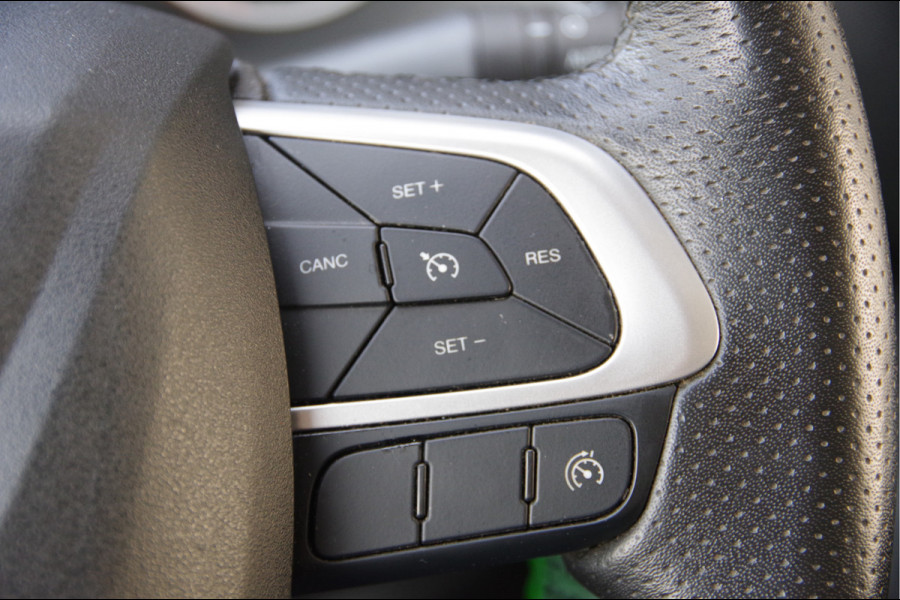 Iveco Daily 35C18 3.0 180PK AUT. N1! DUBBELLUCHT BAKWAGEN, LAADKLEP, ZIJDEUR, 3-ZITS, CLIMA, CRUISE, LED, NAVI, CARPLAY