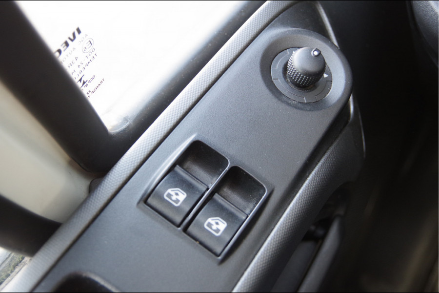 Iveco Daily 35C18 3.0 180PK AUT. N1! DUBBELLUCHT BAKWAGEN, LAADKLEP, ZIJDEUR, 3-ZITS, CLIMA, CRUISE, LED, NAVI, CARPLAY