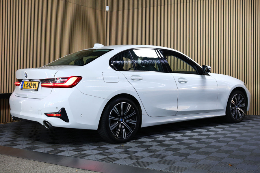 BMW 3 Serie 318i Business Edition AVM SPORTLEDER NAVI CARPLAY VIRTUAL '21