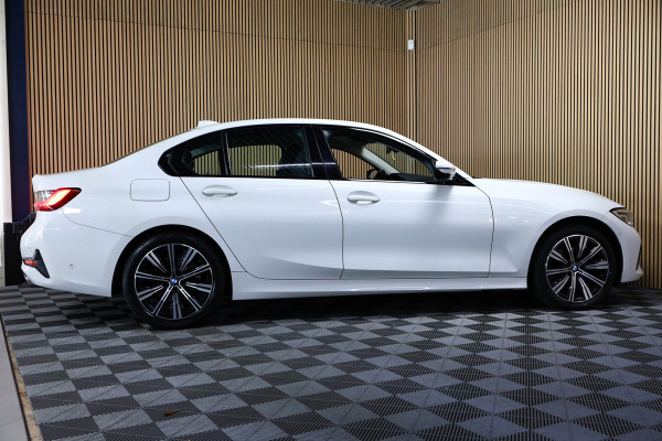 BMW 3 Serie 318i Business Edition AVM SPORTLEDER NAVI CARPLAY VIRTUAL '21