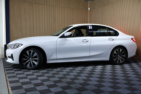 BMW 3 Serie 318i Business Edition AVM SPORTLEDER NAVI CARPLAY VIRTUAL '21