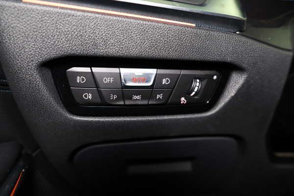 BMW 3 Serie 318i Business Edition AVM SPORTLEDER NAVI CARPLAY VIRTUAL '21