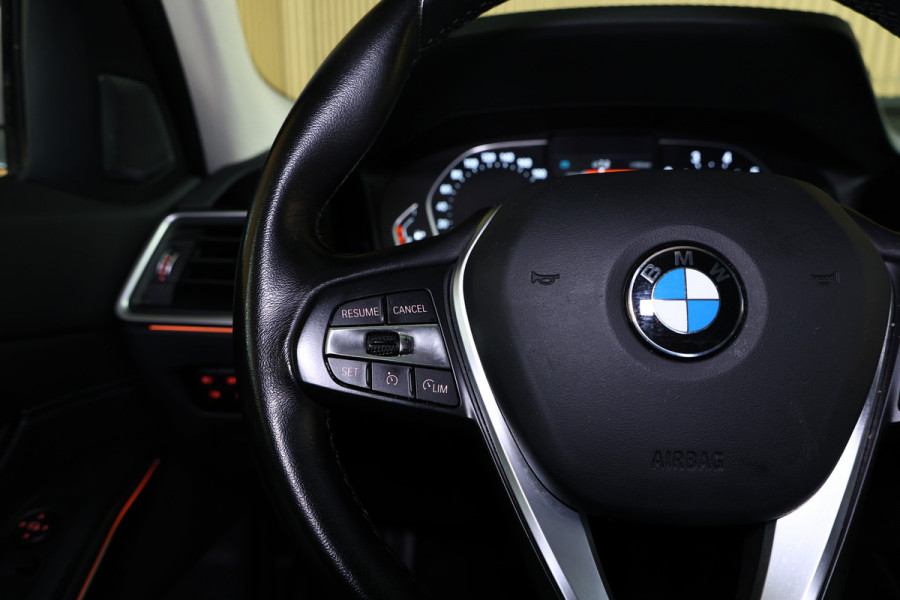 BMW 3 Serie 318i Business Edition AVM SPORTLEDER NAVI CARPLAY VIRTUAL '21