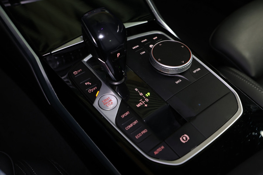 BMW 3 Serie 318i Business Edition AVM SPORTLEDER NAVI CARPLAY VIRTUAL '21