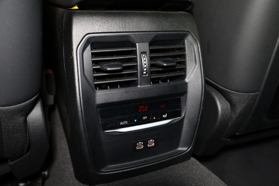 BMW 3 Serie 318i Business Edition AVM SPORTLEDER NAVI CARPLAY VIRTUAL '21