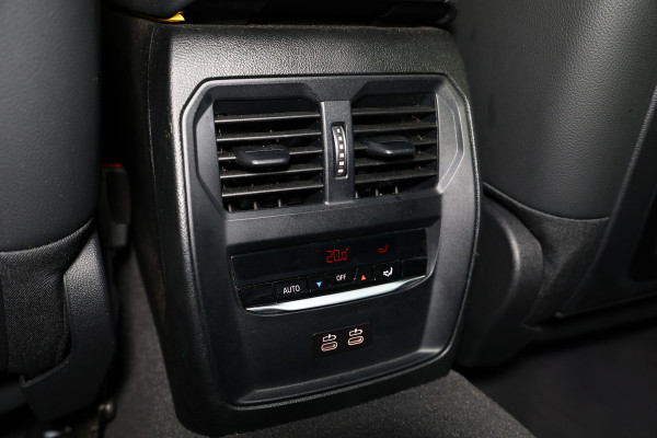 BMW 3 Serie 318i Business Edition AVM SPORTLEDER NAVI CARPLAY VIRTUAL '21