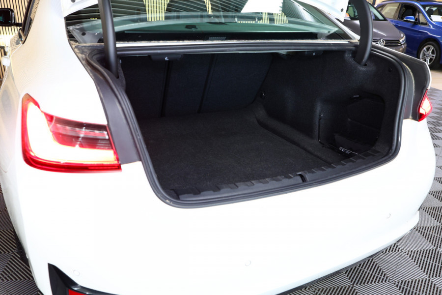 BMW 3 Serie 318i Business Edition AVM SPORTLEDER NAVI CARPLAY VIRTUAL '21
