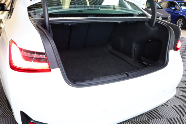BMW 3 Serie 318i Business Edition AVM SPORTLEDER NAVI CARPLAY VIRTUAL '21