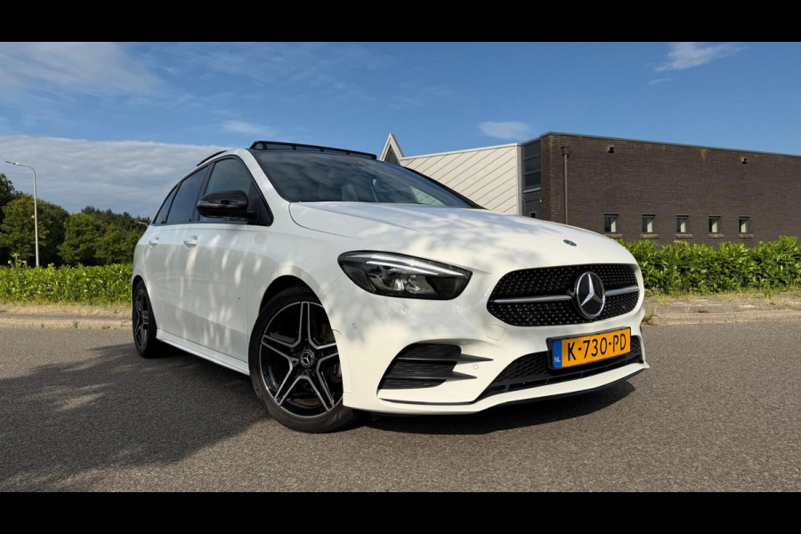 Mercedes-Benz B-Klasse 200 Business Solution AMG | AUTOMAAT | Stoelverwarming | Panorama dak | Achteruitrijcamera | Trekhaak |