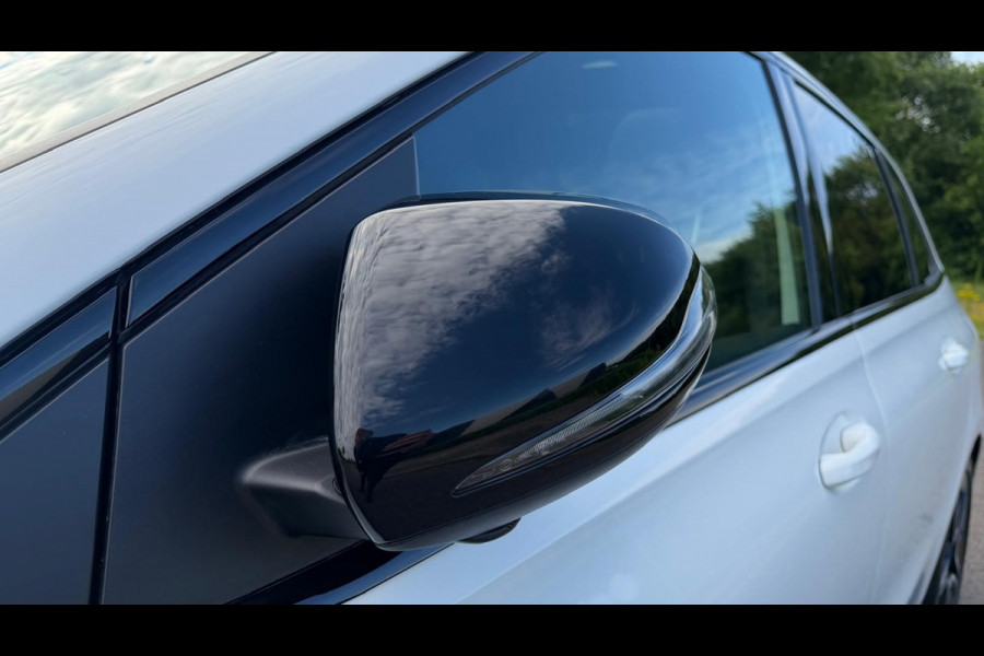 Mercedes-Benz B-Klasse 200 Business Solution AMG | AUTOMAAT | Stoelverwarming | Panorama dak | Achteruitrijcamera | Trekhaak |