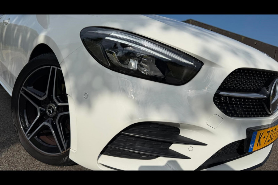 Mercedes-Benz B-Klasse 200 Business Solution AMG | AUTOMAAT | Stoelverwarming | Panorama dak | Achteruitrijcamera | Trekhaak |