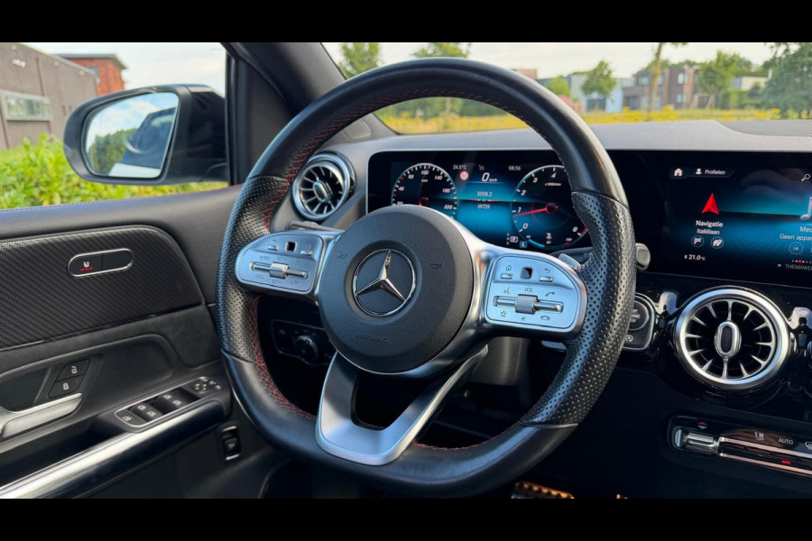 Mercedes-Benz B-Klasse 200 Business Solution AMG | AUTOMAAT | Stoelverwarming | Panorama dak | Achteruitrijcamera | Trekhaak |