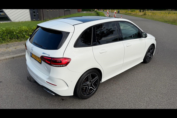 Mercedes-Benz B-Klasse 200 Business Solution AMG | AUTOMAAT | Stoelverwarming | Panorama dak | Achteruitrijcamera | Trekhaak |