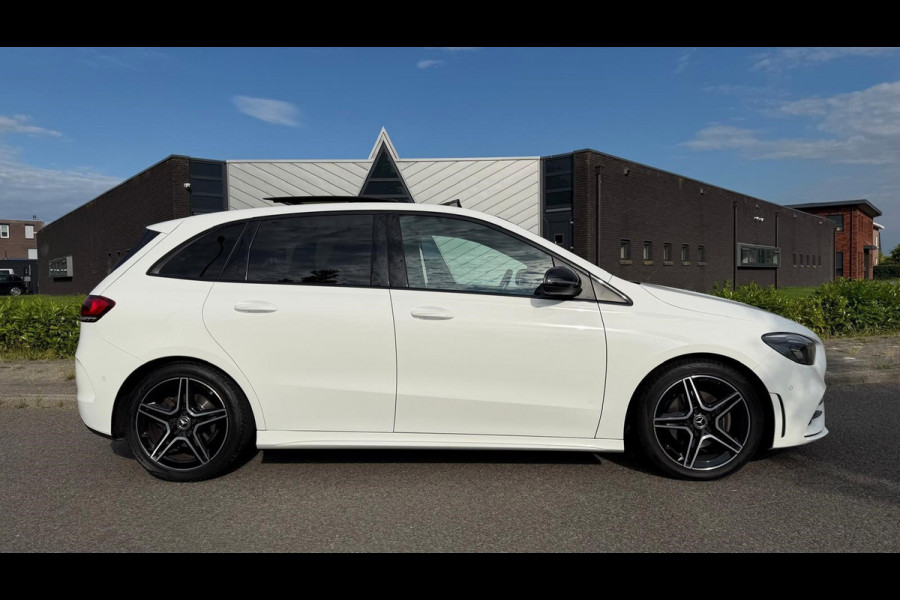 Mercedes-Benz B-Klasse 200 Business Solution AMG | AUTOMAAT | Stoelverwarming | Panorama dak | Achteruitrijcamera | Trekhaak |