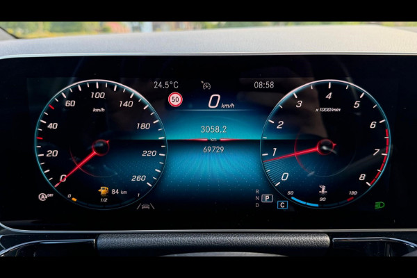 Mercedes-Benz B-Klasse 200 Business Solution AMG | AUTOMAAT | Stoelverwarming | Panorama dak | Achteruitrijcamera | Trekhaak |