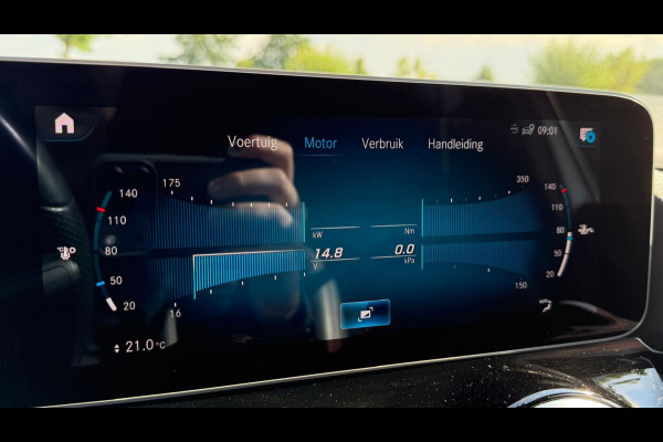 Mercedes-Benz B-Klasse 200 Business Solution AMG | AUTOMAAT | Stoelverwarming | Panorama dak | Achteruitrijcamera | Trekhaak |