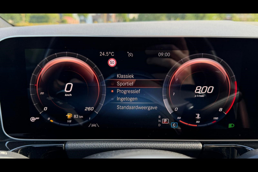 Mercedes-Benz B-Klasse 200 Business Solution AMG | AUTOMAAT | Stoelverwarming | Panorama dak | Achteruitrijcamera | Trekhaak |