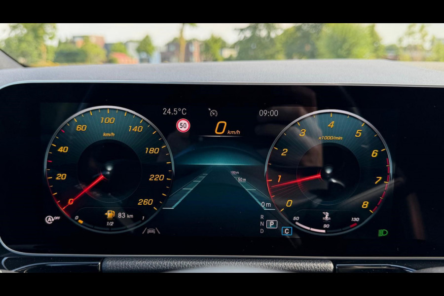 Mercedes-Benz B-Klasse 200 Business Solution AMG | AUTOMAAT | Stoelverwarming | Panorama dak | Achteruitrijcamera | Trekhaak |