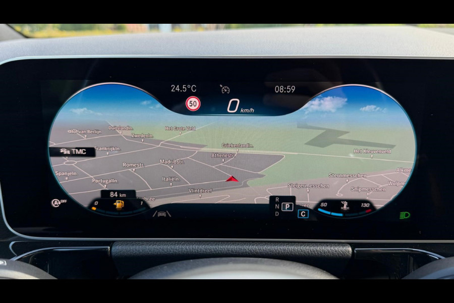 Mercedes-Benz B-Klasse 200 Business Solution AMG | AUTOMAAT | Stoelverwarming | Panorama dak | Achteruitrijcamera | Trekhaak |