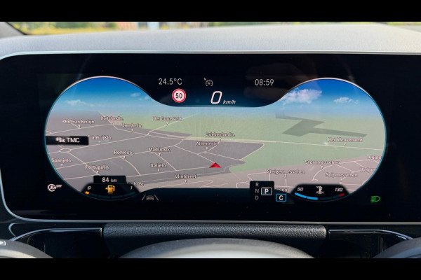 Mercedes-Benz B-Klasse 200 Business Solution AMG | AUTOMAAT | Stoelverwarming | Panorama dak | Achteruitrijcamera | Trekhaak |