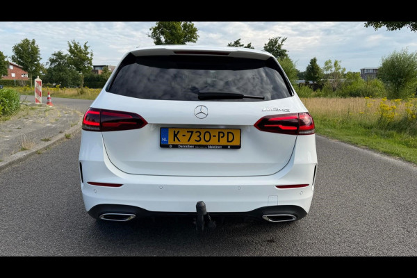 Mercedes-Benz B-Klasse 200 Business Solution AMG | AUTOMAAT | Stoelverwarming | Panorama dak | Achteruitrijcamera | Trekhaak |