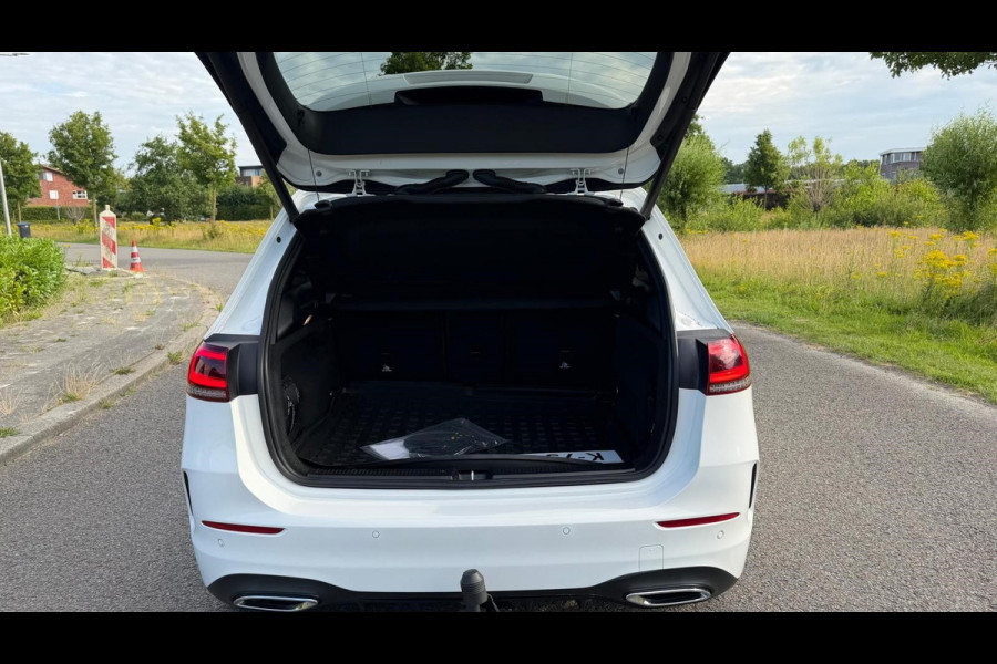 Mercedes-Benz B-Klasse 200 Business Solution AMG | AUTOMAAT | Stoelverwarming | Panorama dak | Achteruitrijcamera | Trekhaak |