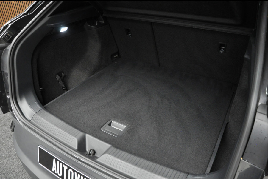 Volkswagen ID.4 Navi ACC Camera Warmtepomp PDC Stuurverwarm. Carplay 19" LM velgen Climate voor & achter Interieur voorverwarming & koeling