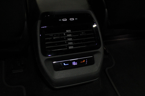 Volkswagen ID.4 Pro 77 kWh Navi ACC Camera Warmtep. Carplay PDC Stuurverwarm. 19" LM velgen Climate (3 zone) Interieur voorverwarming & koeling
