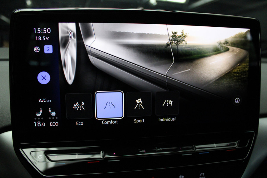 Volkswagen ID.4 Pro 77 kWh Navi ACC Camera Warmtep. Carplay PDC Stuurverwarm. 19" LM velgen Climate (3 zone) Interieur voorverwarming & koeling