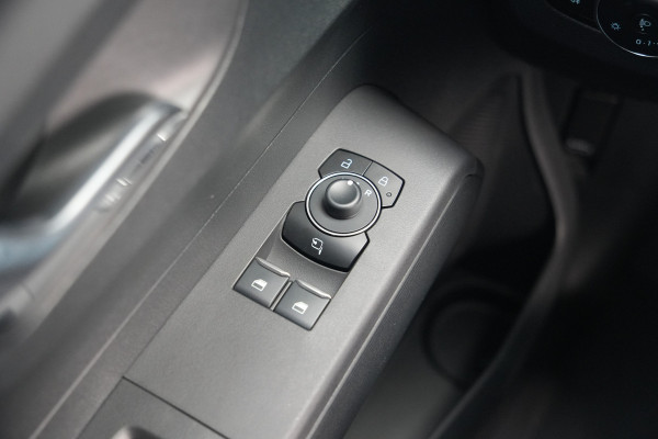 Ford E-Transit Courier Limited 44 kWh 136pk - Trekhaak - Stoel/Stuurverwarming - ACC - Blindspot - Camera - Rijklaar