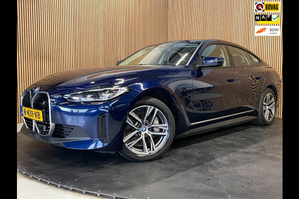 BMW i4 EDrive40 High Executive 84 kWh|99% SOH|PANORAMADAK|HEAD-UP|ACC|MEMORY|VOLLEDER|CARPLAY|CAMERA|STOELVERW|NAP|ORG.NL|INCL.BTW