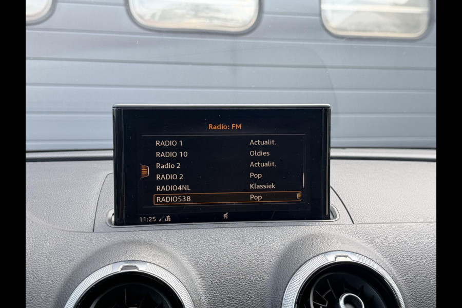 Audi A3 Sportback 35 TFSI CoD Sport S Line | Navigatie | Parkeersensoren | 18 Inch Lichtmetalen Velgen | Climate Control |