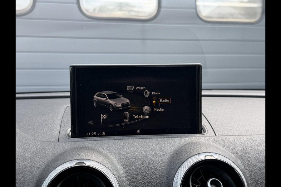 Audi A3 Sportback 35 TFSI CoD Sport S Line | Navigatie | Parkeersensoren | 18 Inch Lichtmetalen Velgen | Climate Control |