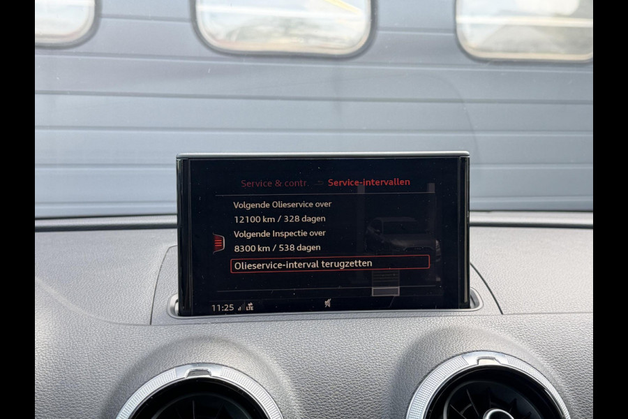 Audi A3 Sportback 35 TFSI CoD Sport S Line | Navigatie | Parkeersensoren | 18 Inch Lichtmetalen Velgen | Climate Control |
