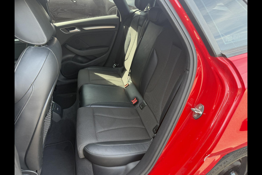 Audi A3 Sportback 35 TFSI CoD Sport S Line | Navigatie | Parkeersensoren | 18 Inch Lichtmetalen Velgen | Climate Control |
