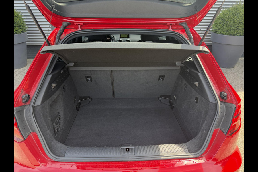 Audi A3 Sportback 35 TFSI CoD Sport S Line | Navigatie | Parkeersensoren | 18 Inch Lichtmetalen Velgen | Climate Control |