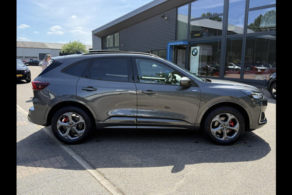 Ford Kuga ST Line X VAN:49.000,- VOOR:41.770,- UW WKVOORDEEL: 7.230| 360 GRADEN CAMERA | PANORAMA DAK | ADAPT. CRUISE CONTROL | STOEL & STUUR VERWARMING | SNEL LEVERBAAR|