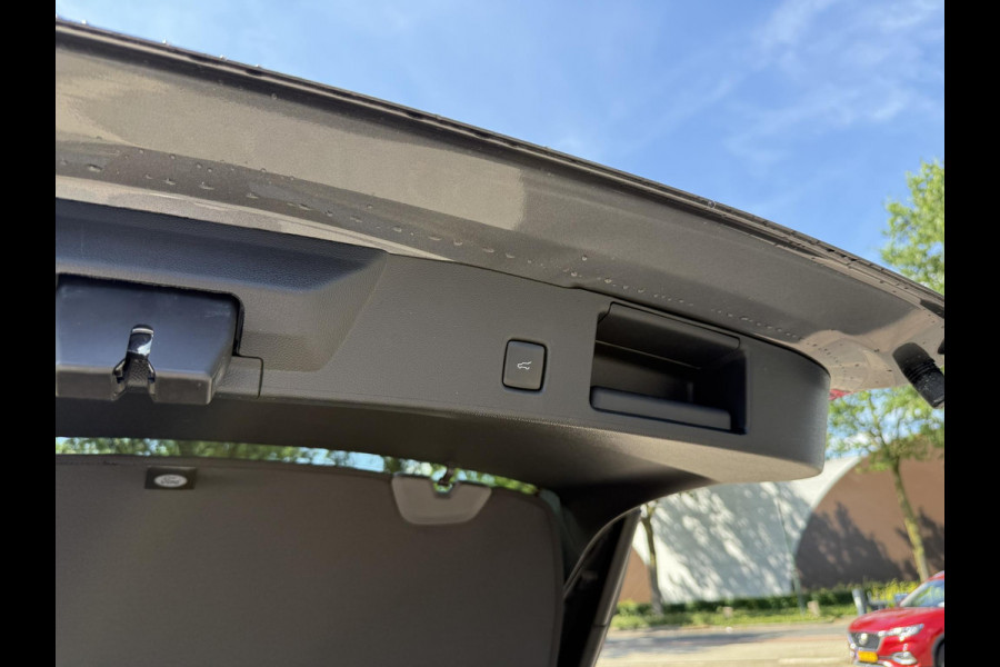 Ford Kuga ST Line X VAN:49.000,- VOOR:41.770,- UW WKVOORDEEL: 7.230| 360 GRADEN CAMERA | PANORAMA DAK | ADAPT. CRUISE CONTROL | STOEL & STUUR VERWARMING | SNEL LEVERBAAR|