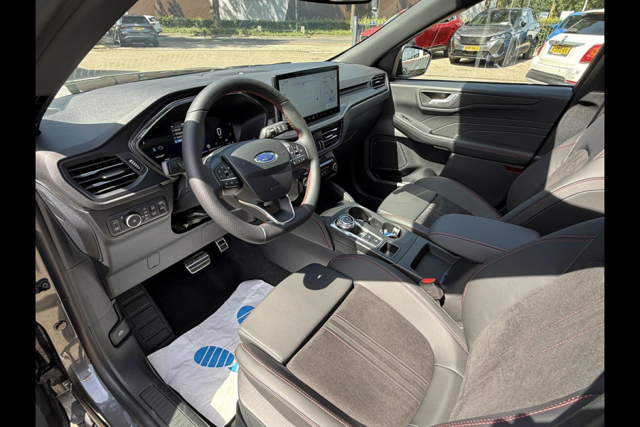 Ford Kuga ST Line X VAN:49.000,- VOOR:41.770,- UW WKVOORDEEL: 7.230| 360 GRADEN CAMERA | PANORAMA DAK | ADAPT. CRUISE CONTROL | STOEL & STUUR VERWARMING | SNEL LEVERBAAR|